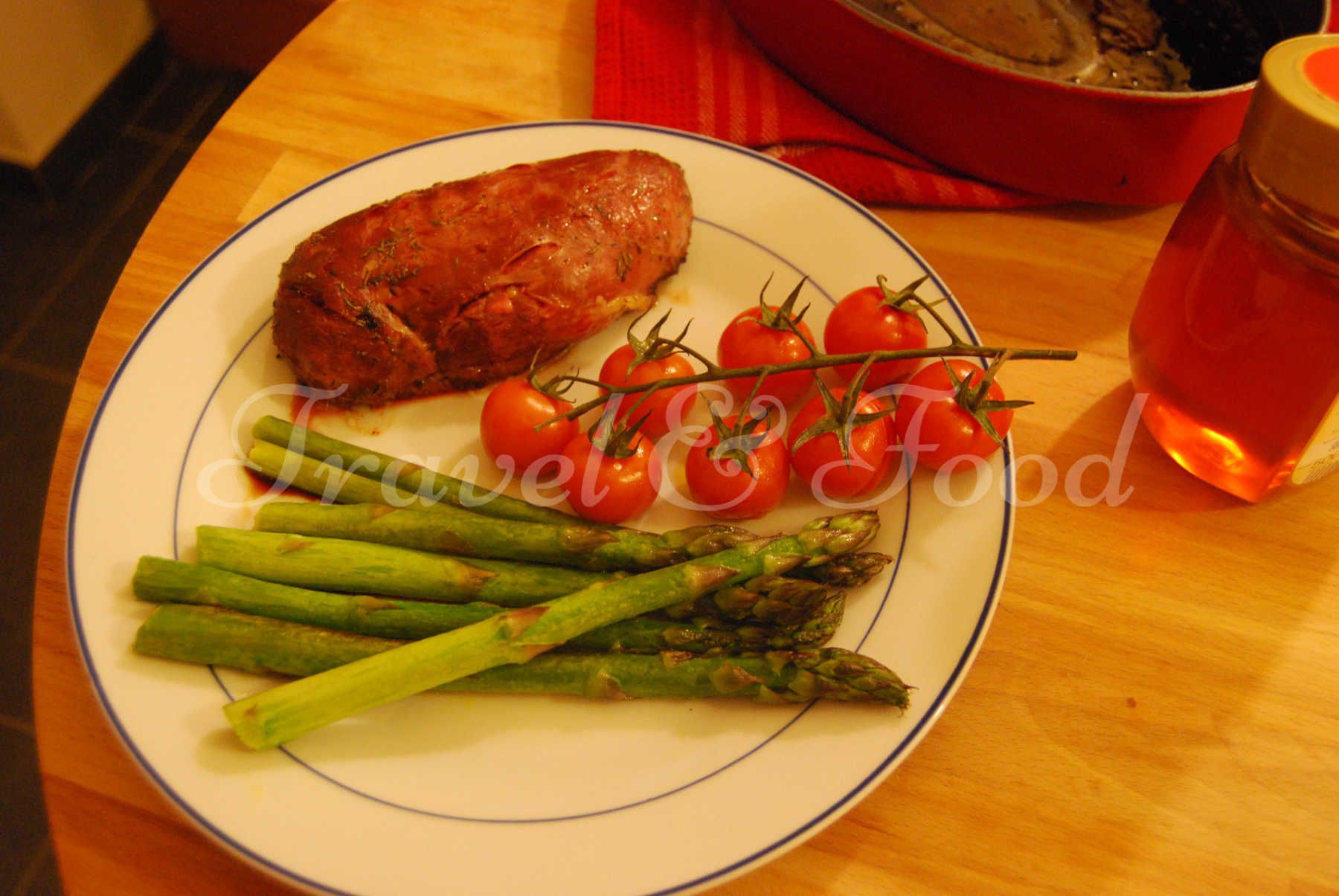 Honey duck filet with asparagus